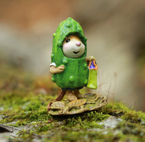 Wee Forest Folk M-669f " In a Pickle" Limited