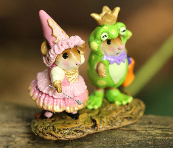 Wee Forest Folk M-670a "A Kiss for a Prince" Limited