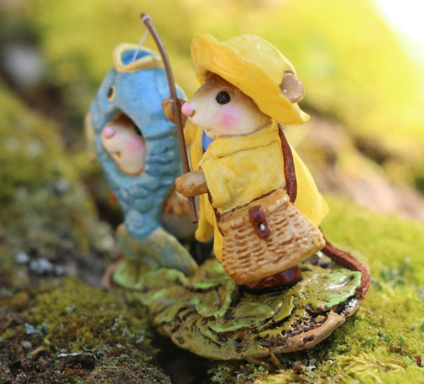 Wee Forest Folk M-676a "Reel Chums"