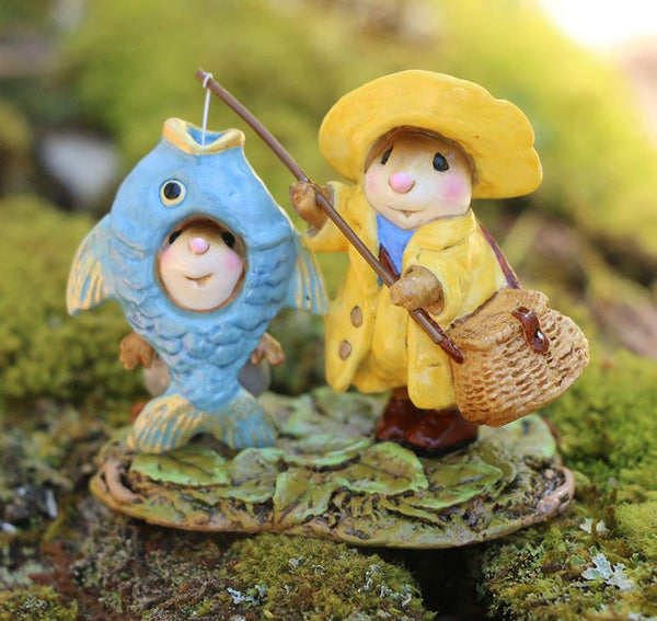 Wee Forest Folk M-676a "Reel Chums"